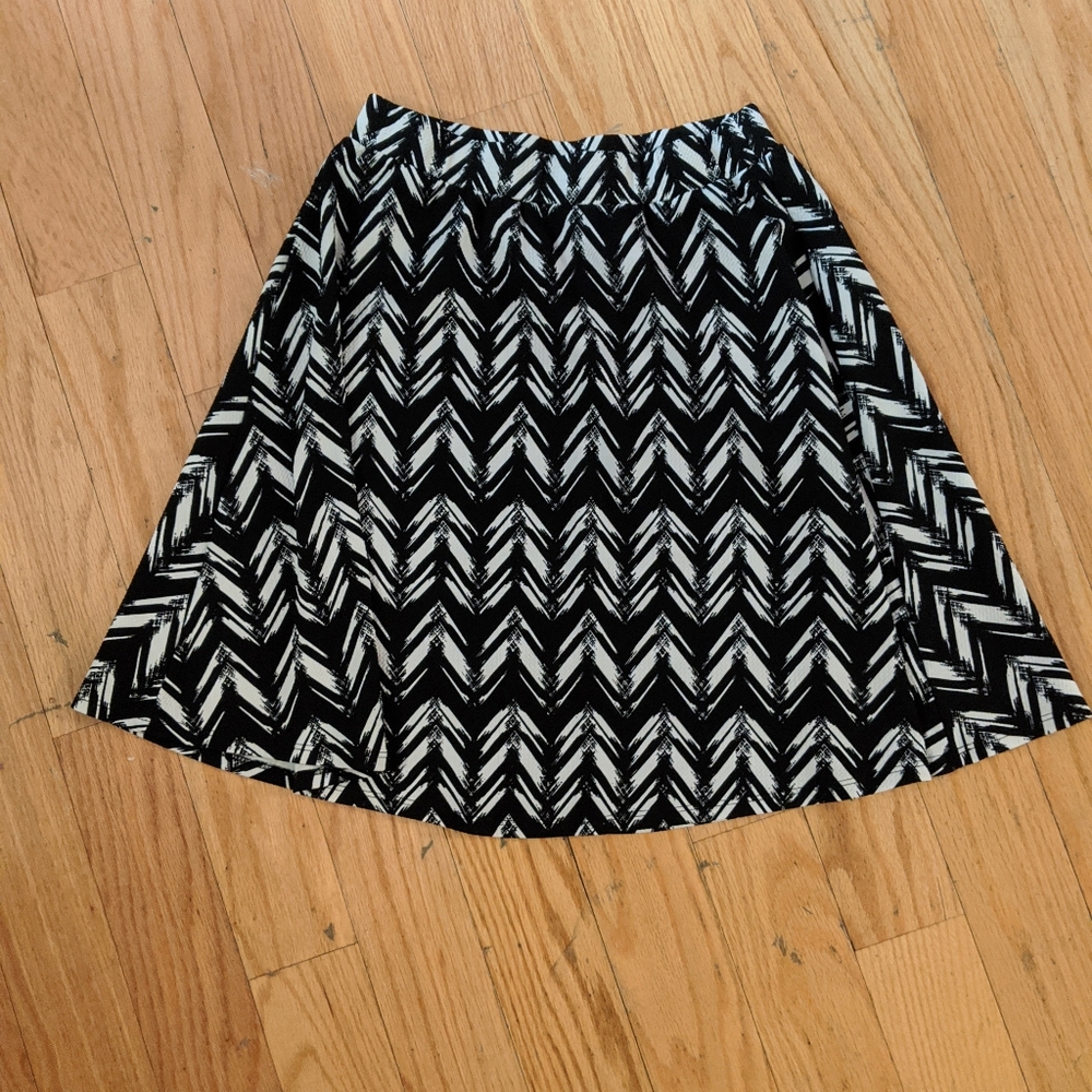 Black and White Patterned Knee Length Skirt